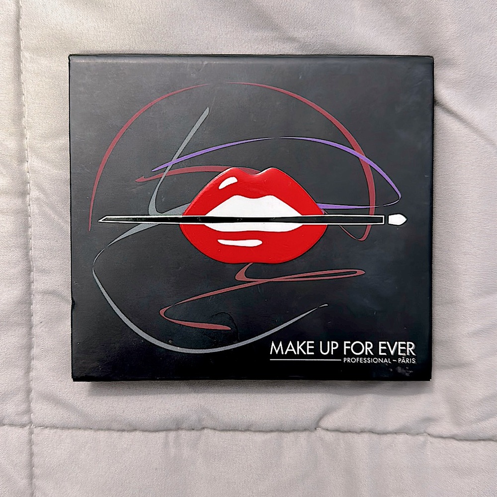 Eye shadow palette by Make Up For Ever